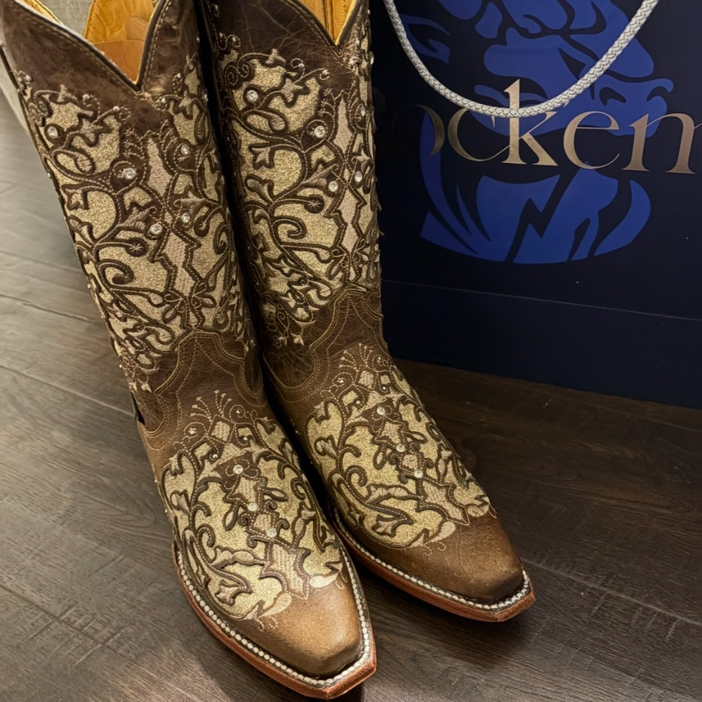 Flora Snip Toe Cowgirl Boot - Capuchino - 8